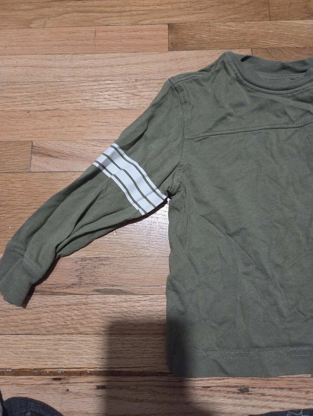 Old. Avy Kids Olive Green Long-Sleeve Tee with White Sleeve Stripes / 2t